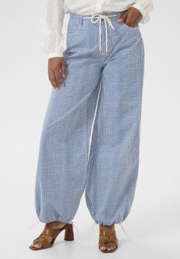 Свободные джинсы