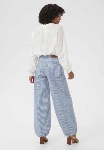 Свободные джинсы