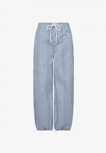 Свободные джинсы