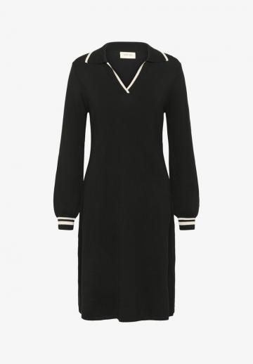 Вязаное платье