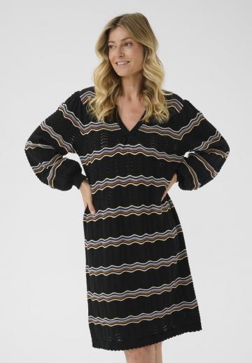 Вязаное платье