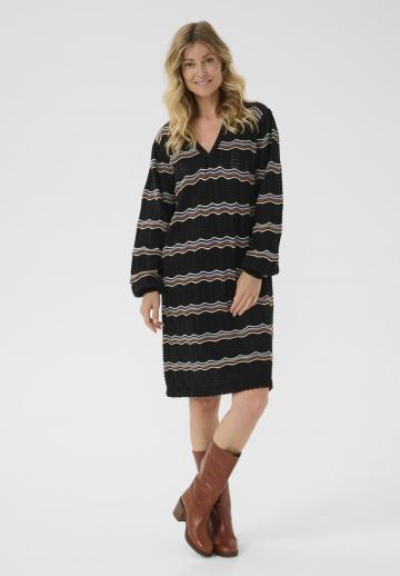 Вязаное платье