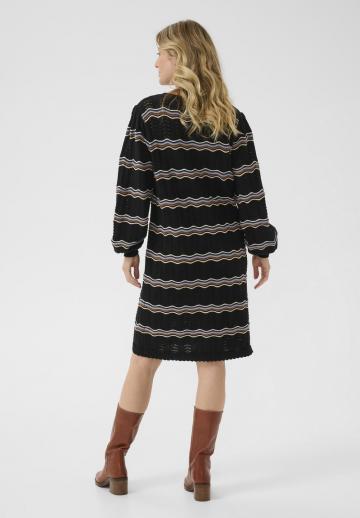 Вязаное платье