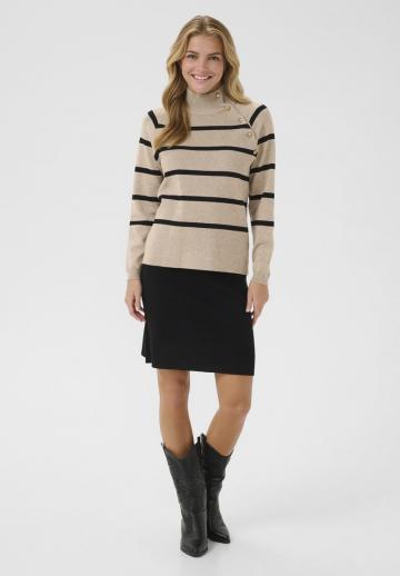 Пуловер в полоску