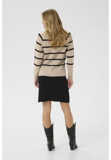 Пуловер в полоску