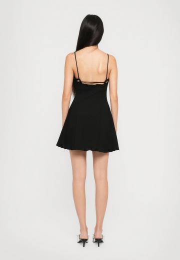 Короткое платье