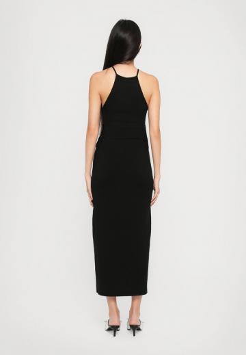 Вязаное платье