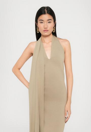 Вязаное платье