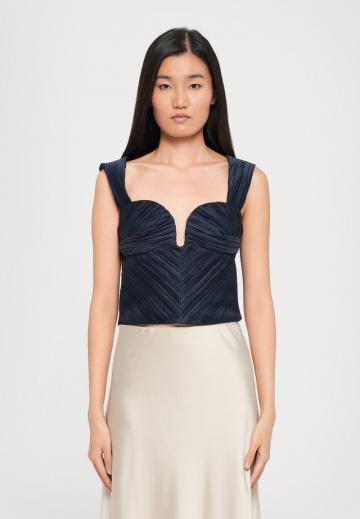 Блузка без рукавов