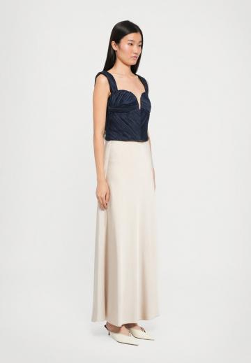 Блузка без рукавов