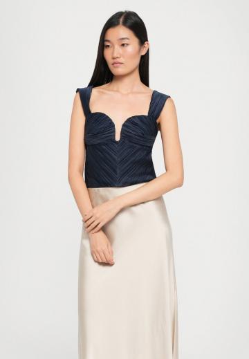 Блузка без рукавов