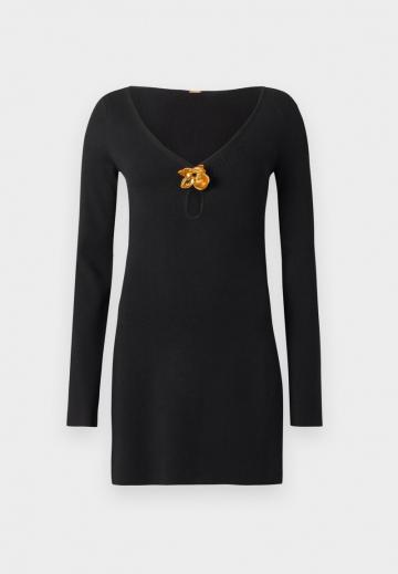 Вязаное платье