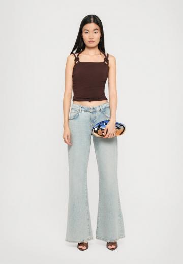 Топ на бретельках