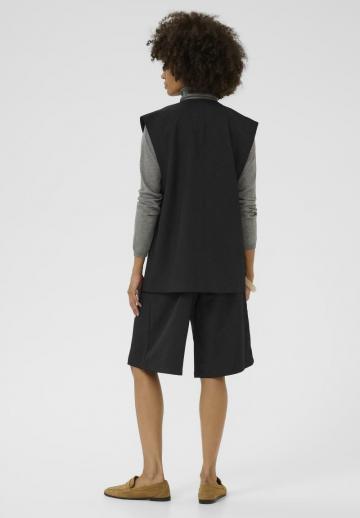 Длинный жилет