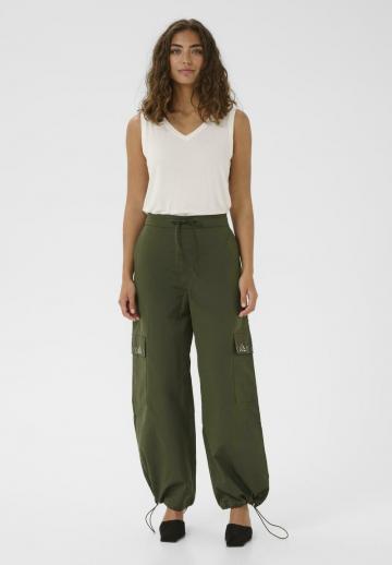 Брюки с накладными карманами