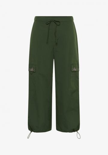 Брюки с накладными карманами