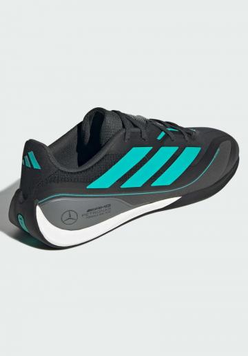 Футбольные бутсы