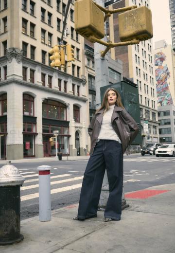 Клешеные джинсы