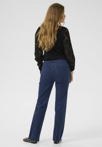 Прямые джинсы