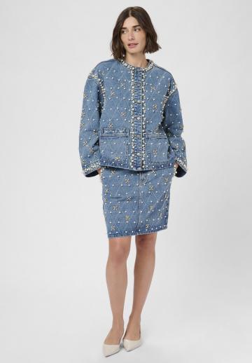 Джинсовая куртка