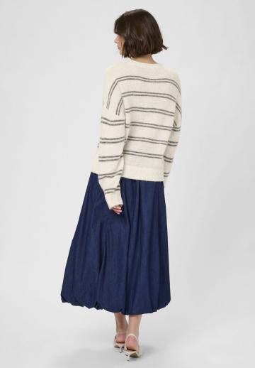 Пуловер в полоску