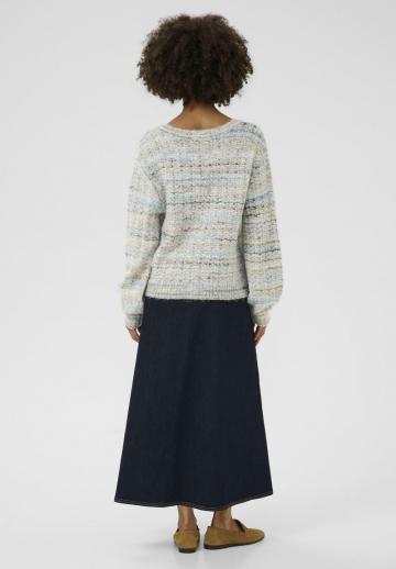 Пуловер в полоску