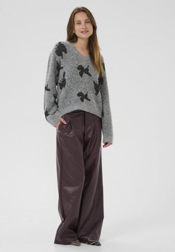 Пуловер с вырезом V