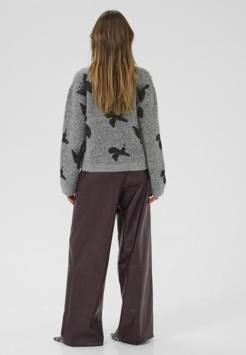 Пуловер с вырезом V