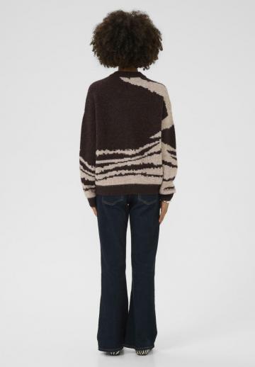 Жаккардовая вязаная кофта