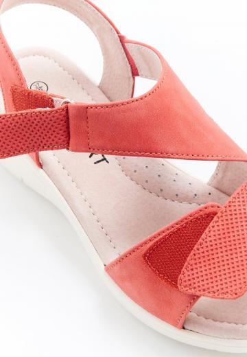 Босоножки на танкетке