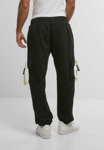 Брюки с накладными карманами