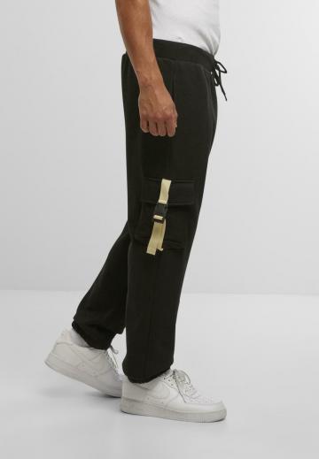 Брюки с накладными карманами