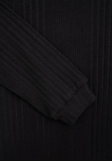 Вязаное платье