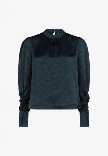 Атласная блузка