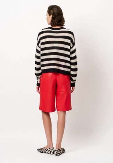 Пуловер в полоску