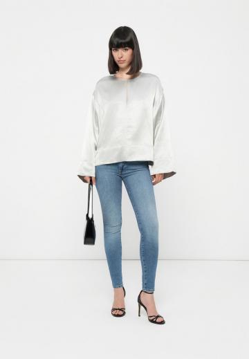 Атласная блузка