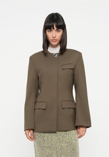 Блейзер с накладными карманами
