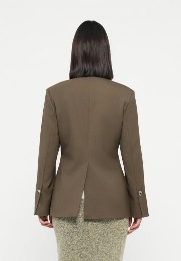 Блейзер с накладными карманами