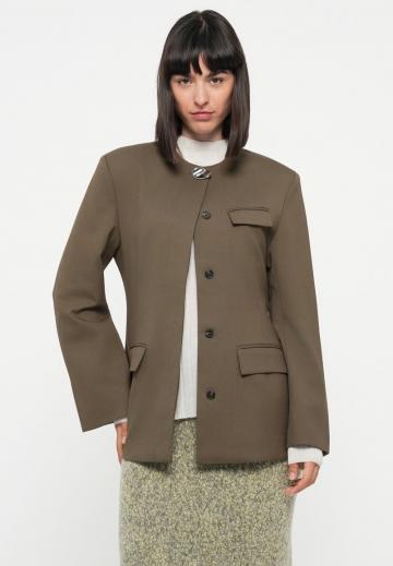 Блейзер с накладными карманами