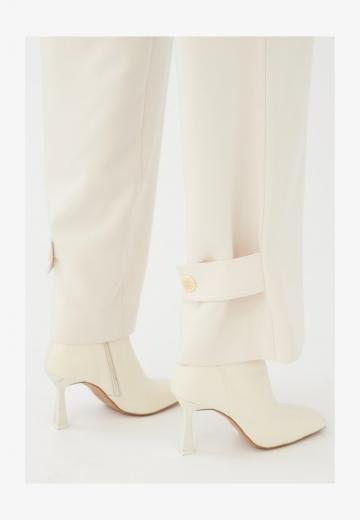 Брюки с накладными карманами