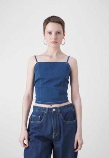 Топ на бретельках