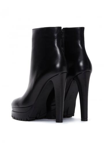 Полусапожки на высоком каблуке