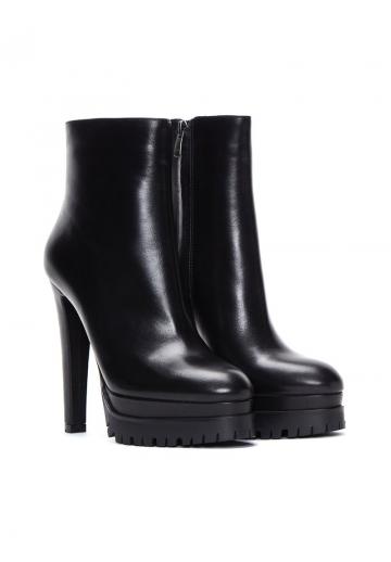 Полусапожки на высоком каблуке