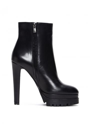 Полусапожки на высоком каблуке