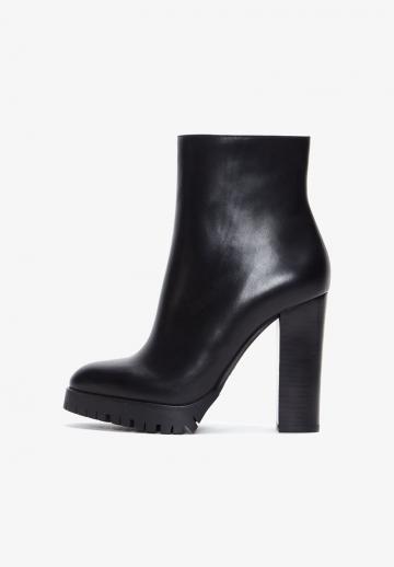 Полусапожки на высоком каблуке