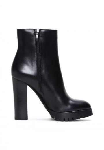 Полусапожки на высоком каблуке