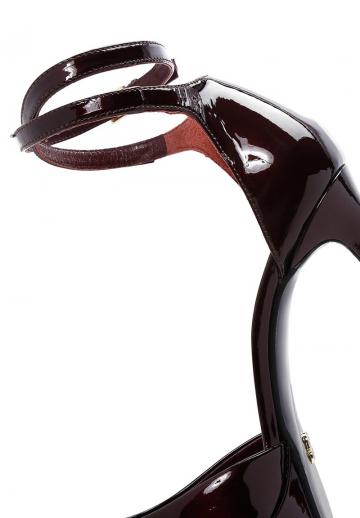 Туфли на высоком каблуке