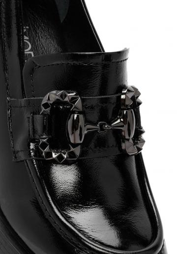 Туфли с высоким носом