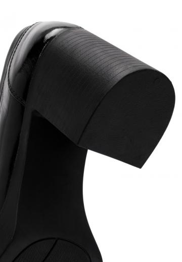 Туфли с высоким носом