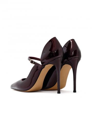 Туфли на высоком каблуке